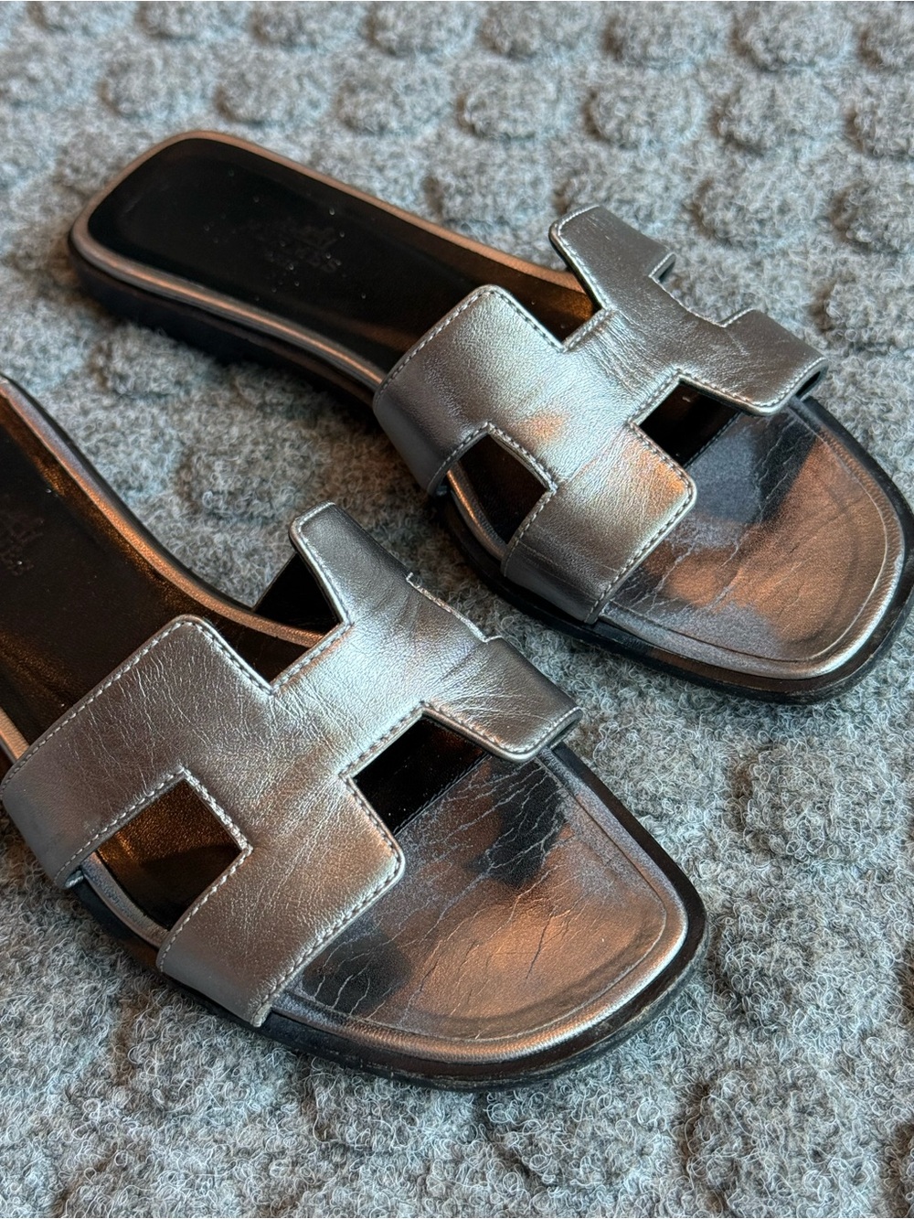 Pre-Owned Authentic Hermes Oran Sandal Silver Metallic Size 36 - Picture 5 of 15